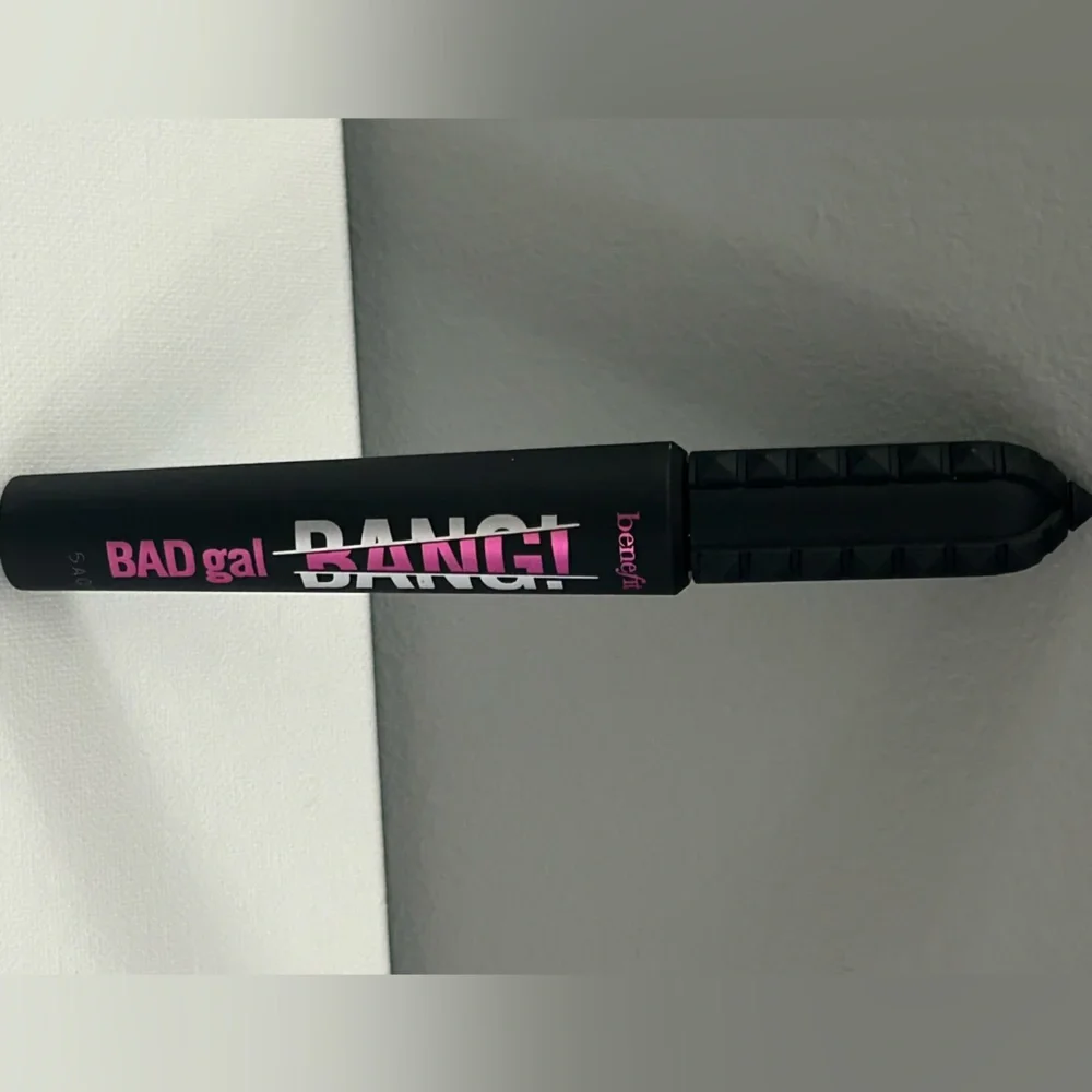 NWOT—Benefit BAD gal BANG! Volumizing Mascara—Black🟣